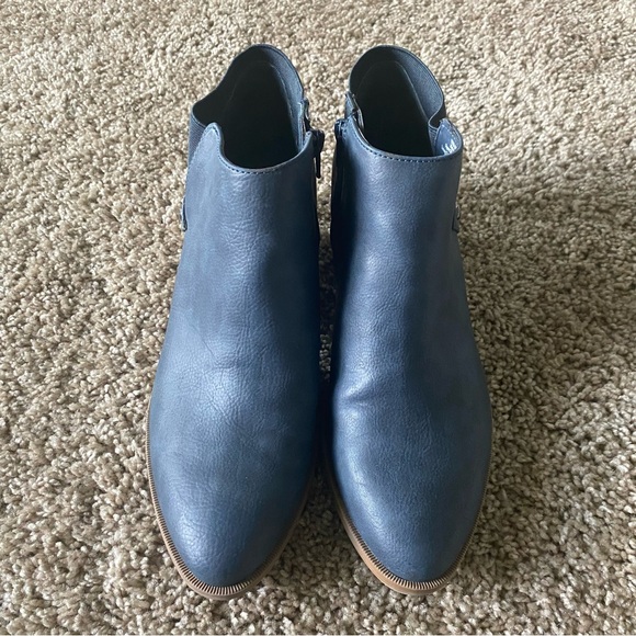 Simply Vera Wang Vienna Blue Almond Toe Ankle Tip Booties - Picture 3 of 8